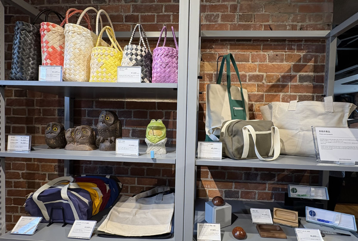 バッグや置物