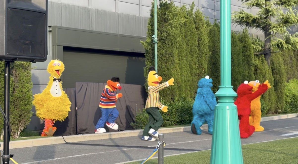 エルモ、クッキーモンスター、アーニー、バート、ゾーイ、ビッグバード