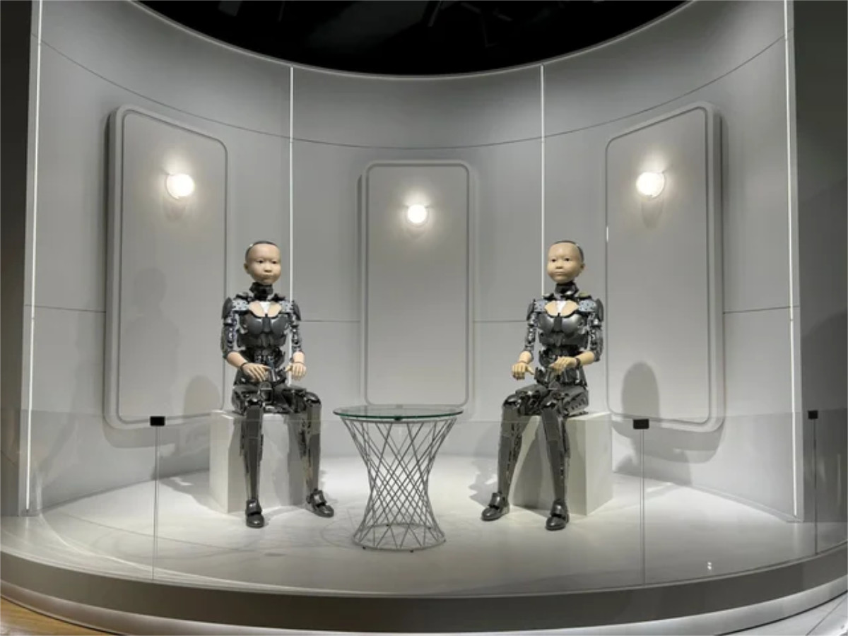 『いのちの「KDDI MUSEUM」未来』のアンドロイド「MOMO」