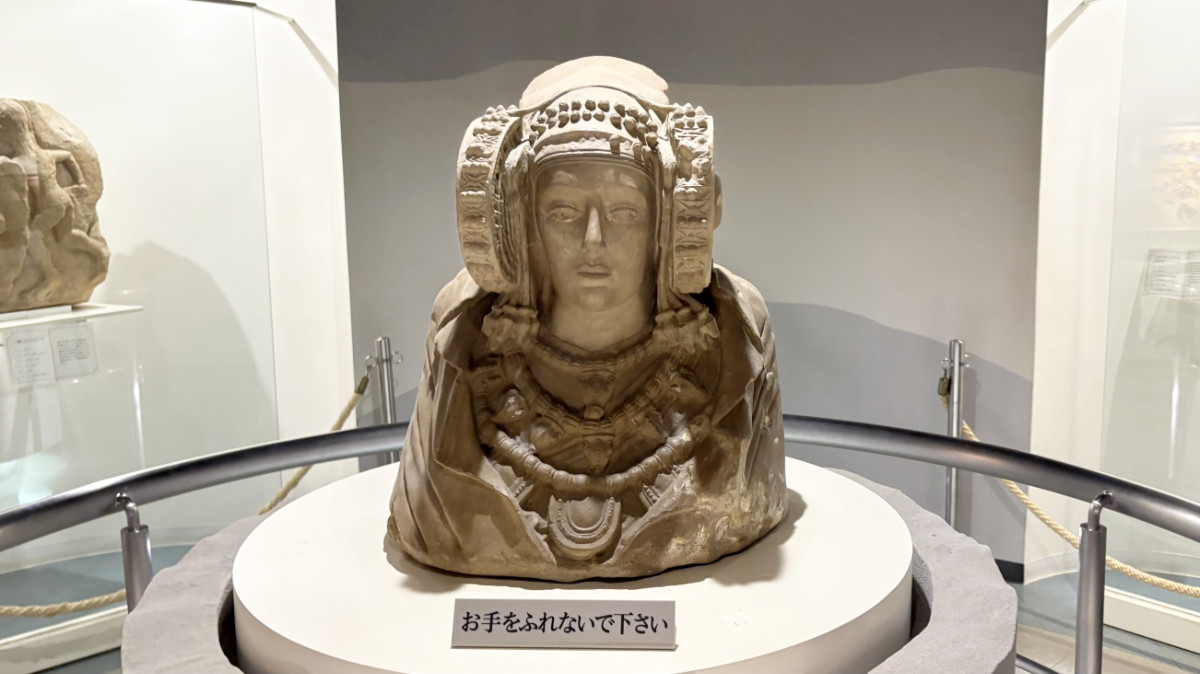 エルチェの婦人像