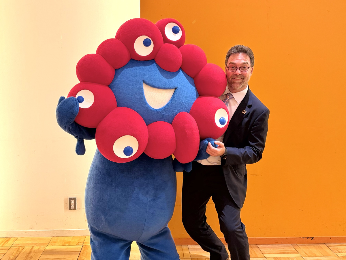 ルクセンブルクパビリオン館長とミャクミャク