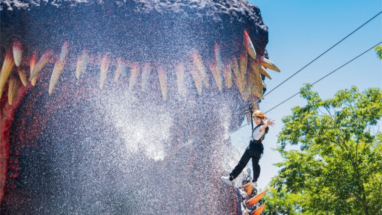 全身びしょ濡れでゴジラに突入！ニジゲンノモリ「スプラッシュゴジラ2026」夏限定開催
