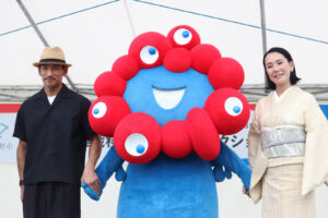 ミャクミャク、河瀬 直美さん、中田 英寿さん