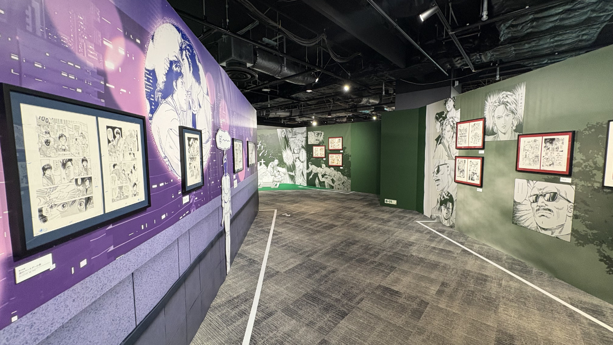 シティーハンター大原画展の原画が続く展示通路