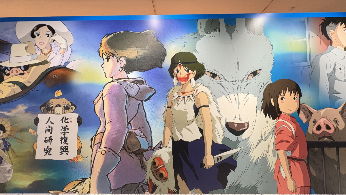 ジブリパーク展の出口付近に描かれたスタジオジブリ作品の大型ビジュアル右側