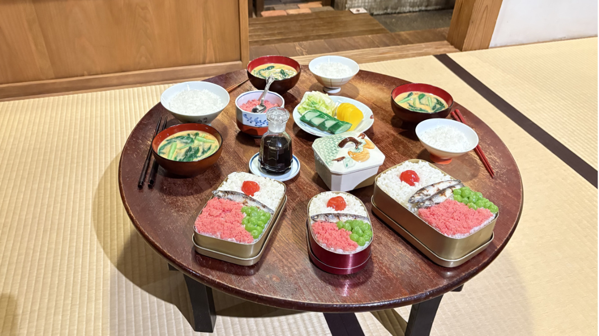 草壁家 お父さん、さつき、めいのお弁当とご飯