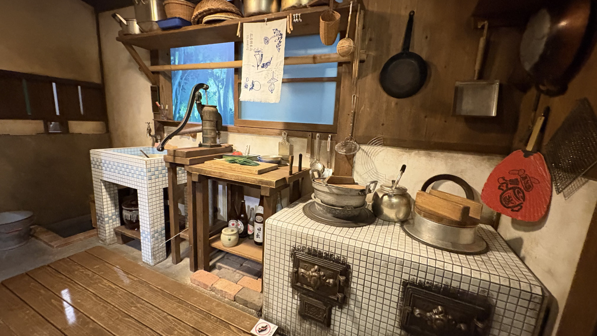 となりのトトロの草壁家の台所を再現した展示