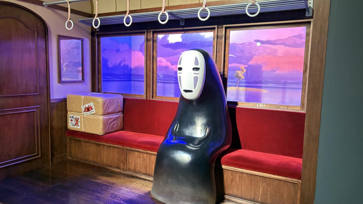 千と千尋の神隠しの海上電車でカオナシの横に座れる展示