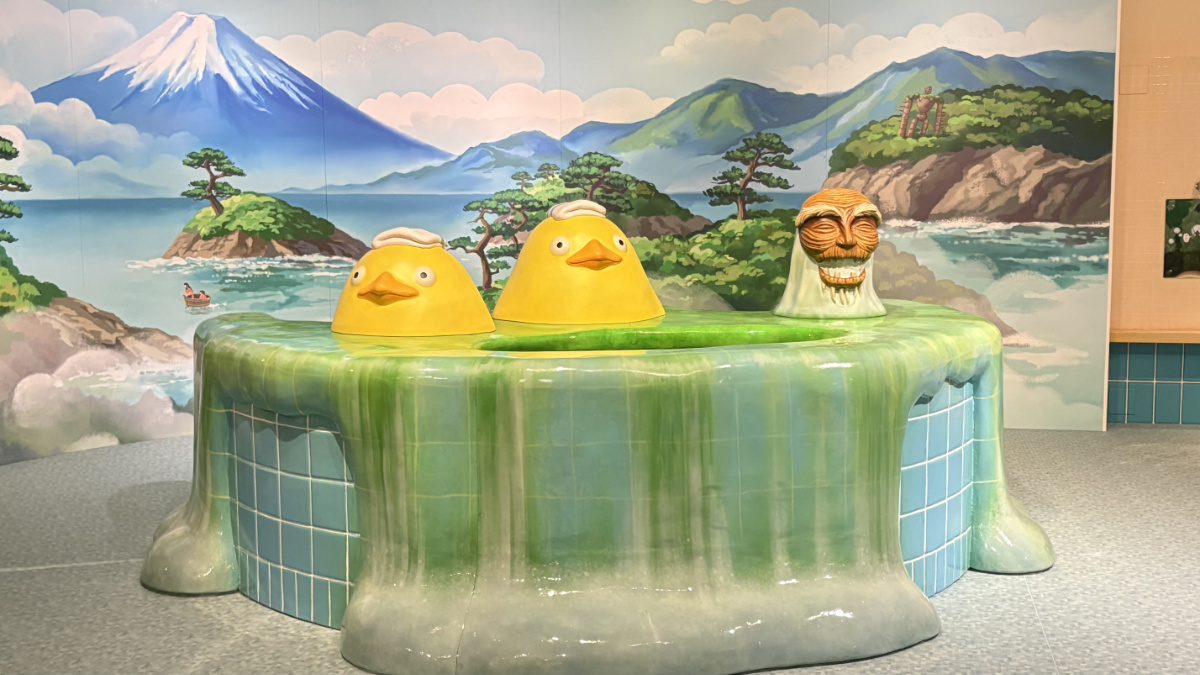 オオトリさまが並ぶ銭湯の湯船