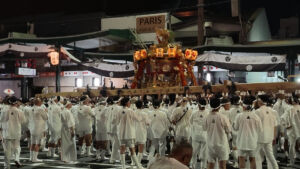 神輿渡御(中御座)