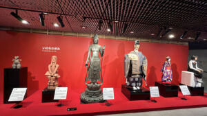 土偶や埴輪、仏像、そしてアンドロイドへと続く「いのちの歩み」