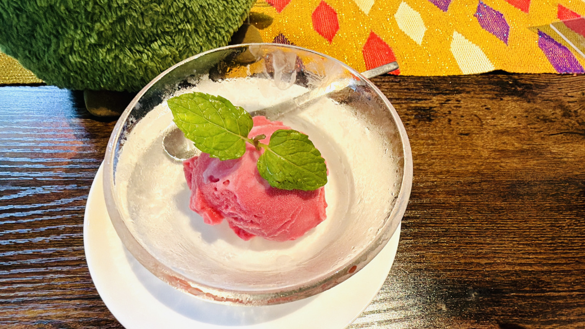 心斎橋PANAF デザートのパイナップルケーキやビサップソルベ