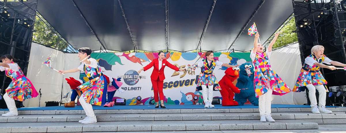 ユニバーサル・スタジオ・ジャパン25周年スペシャルステージ「サマー・マツリDiscover U‼︎!」。