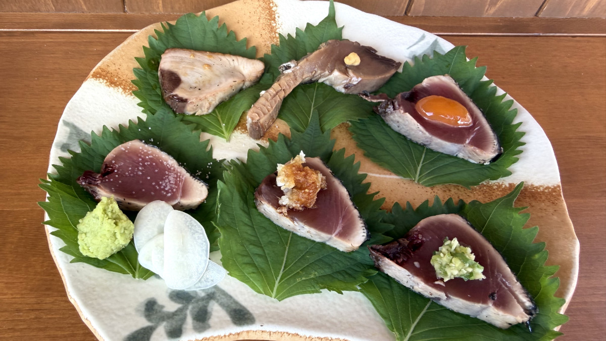 かつお食堂　メニュー　かつおの塩たたき