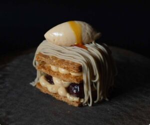 Pâtissière MAYOの阪神梅田本店限定ミルフィーユモンブラン