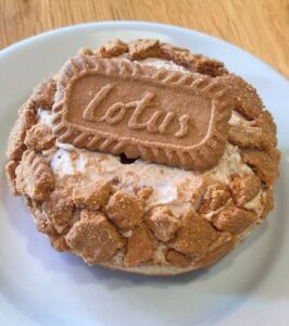 神戸・北野「THE CITY DONUTS」のCinamon Cookie Cream