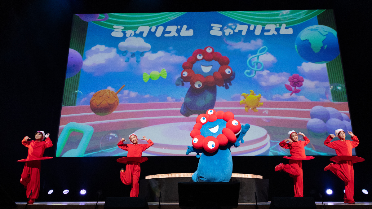 ミャクミャクのダンスやフィナーレのパフォーマンス