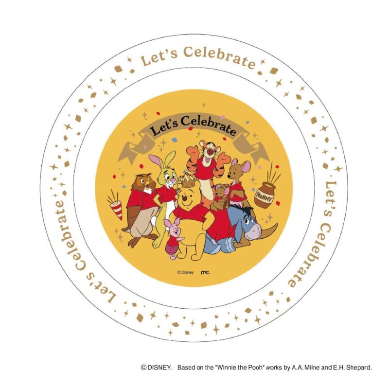 「Let's Celebrate」とプーさんと仲間たちが描かれた100周年記念プレート