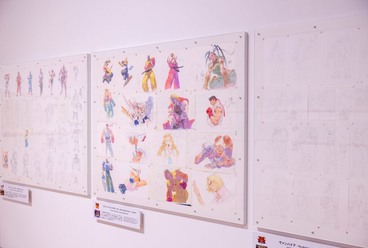大カプコン展の東京会場で多数のラフスケッチが並ぶ展示風景